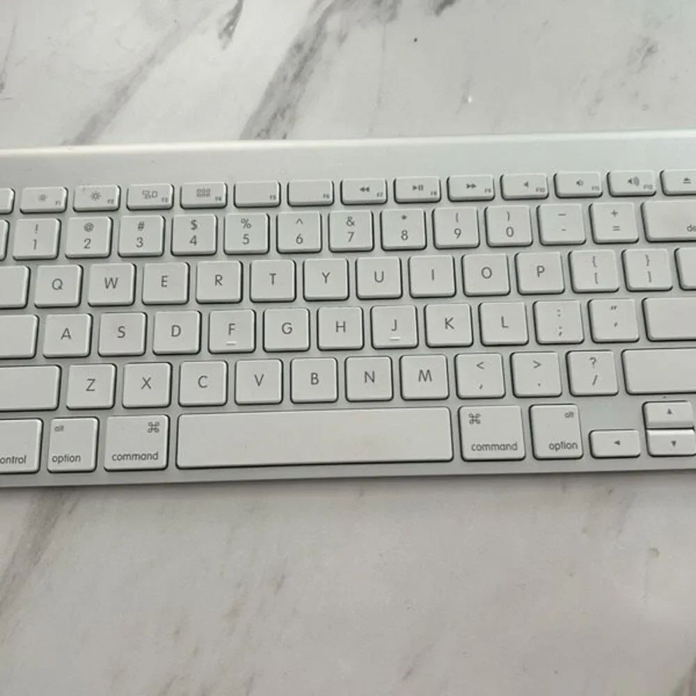 Apple Mac keyboard wireless a1314 white